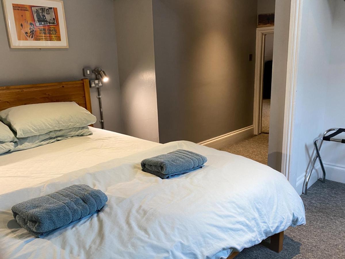 The Full Moon Backpackers Hostel *